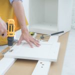 Awaria w domu – lodówka przestaje chłodzić, pralka przecieka. Zobacz, jak zareagować